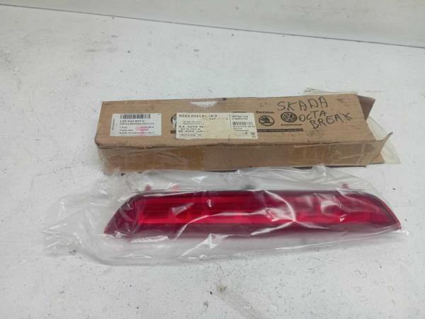 3EME FEU STOP SKODA - Vue 1